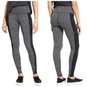 Excellent condition! Athleta-Houndstooth cropped ankle leggings!